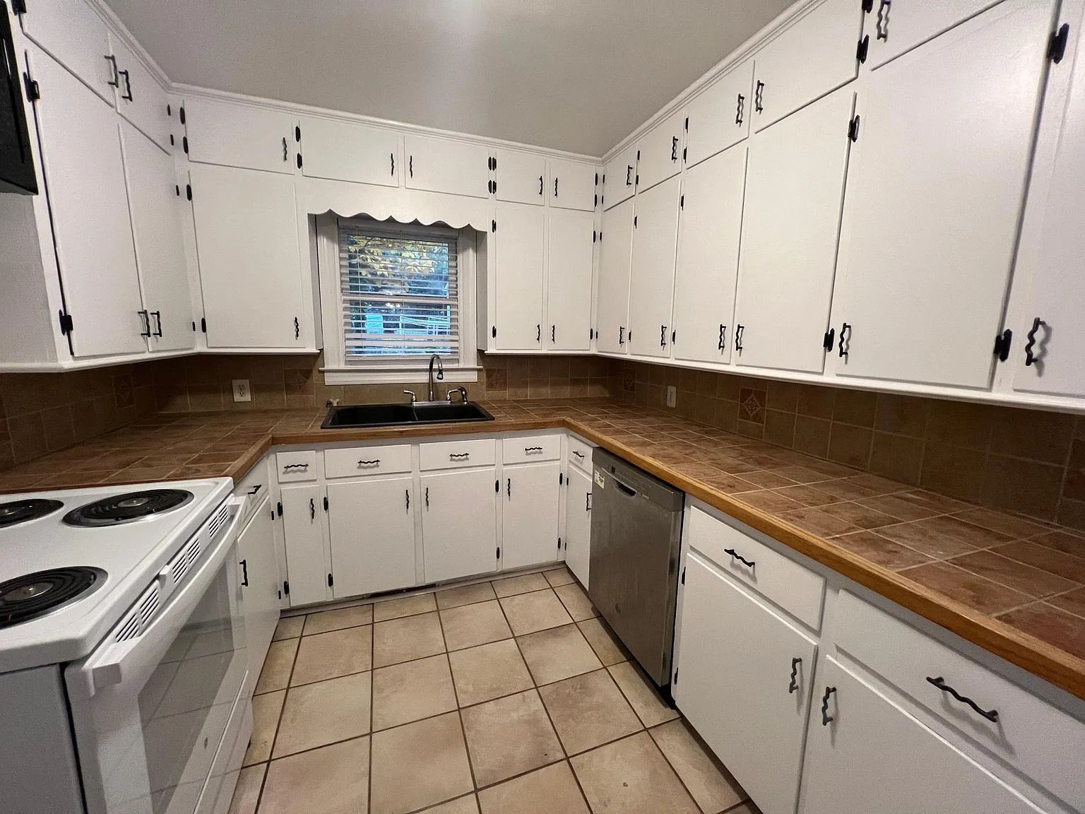 3 bed, 1150 sqft, $1,495 — Photo 2