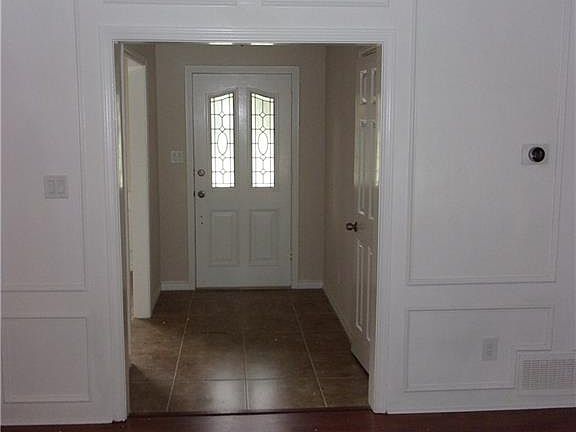 3rd image of 706 Bunker Hill Dr