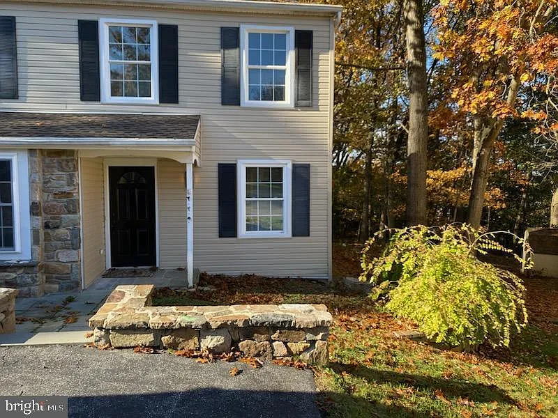 Building Photo - 1666 Hemlock Cir