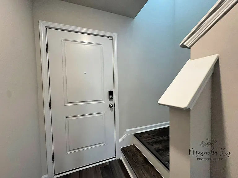 555 Gemstone Blvd — Photo 10