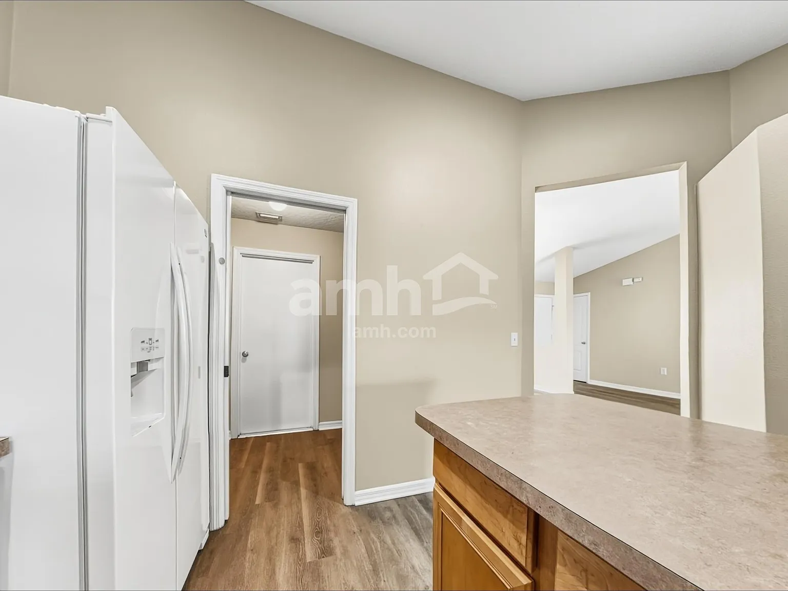 4 bed, 2.0 bath, 1937 sqft, $2,975 — Photo 4