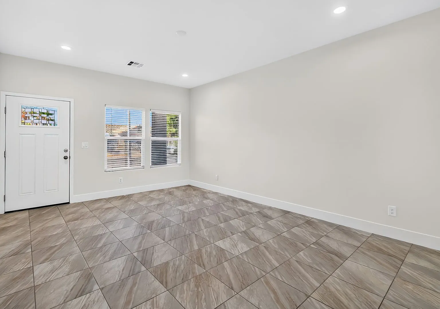 *No Hoa* No Carpet* Move-In Ready 3-Bedroom Single Story Home! — Photo 4