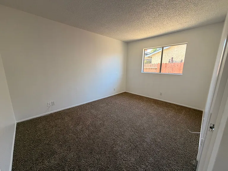 1001 Frank Ln — Photo 8