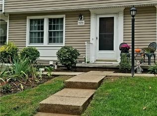 7425 S Chestnut Commons Dr, Mentor, OH