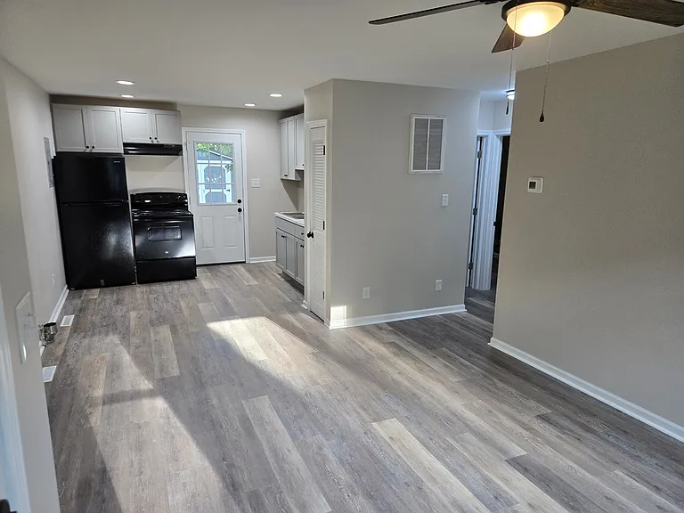 809 S 15th St — Photo 15