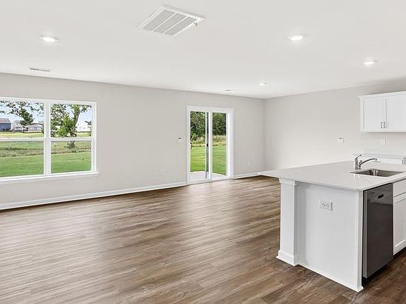 3rd image of 222 Deskin Ln