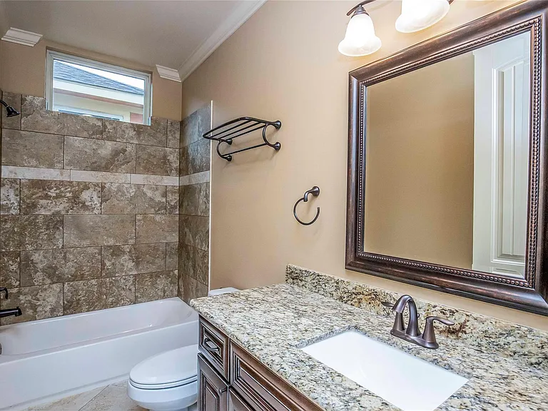 1516 Amundsen St — Photo 25