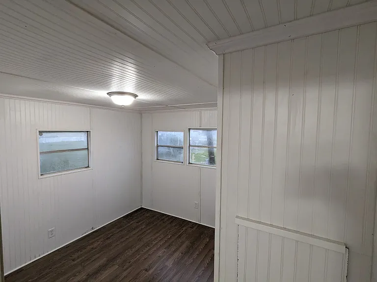 130 Darley Ln — Photo 2