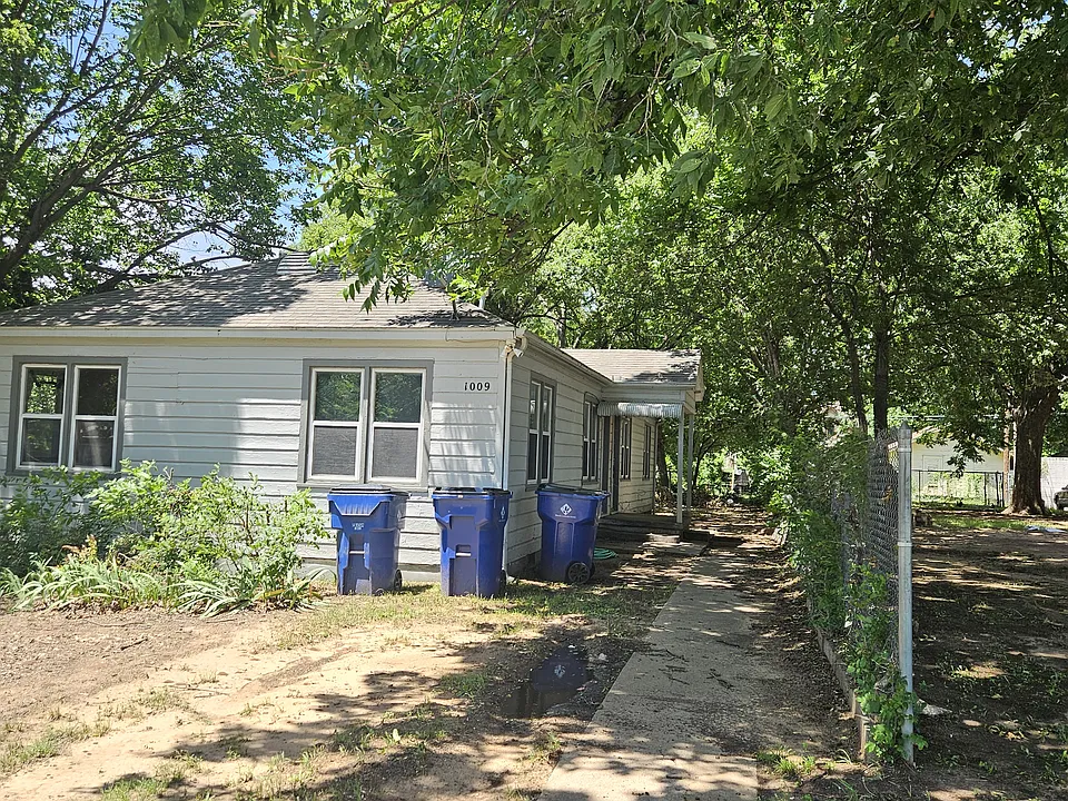 1035 W Ash Ave #B
