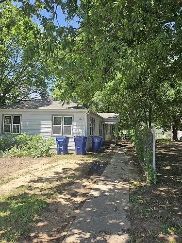 1035 W Ash Ave #B Photo 1