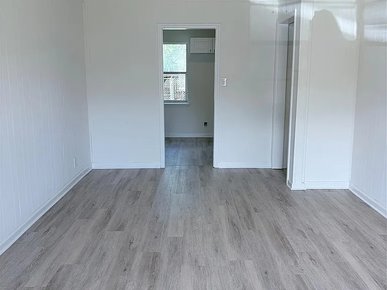 404 Elaine St — Photo 9