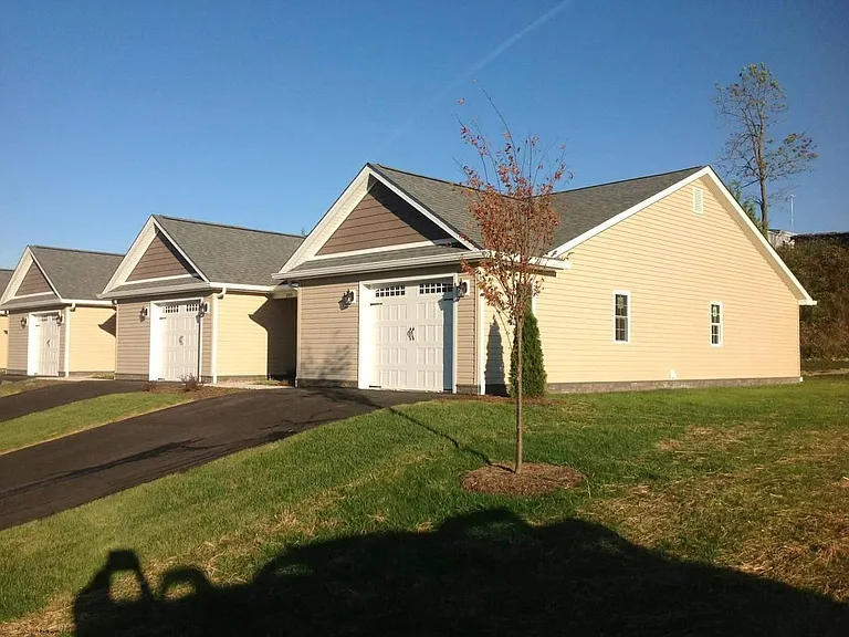 235 Fairfield Ln — Photo 1