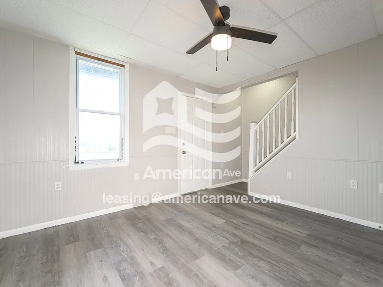1289792_003_living_room_3.jpg