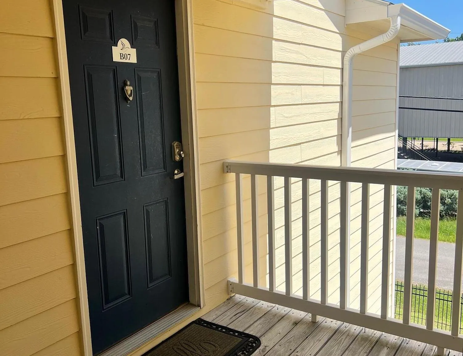 2 bed, 2.0 bath, 875 sqft, $2,100 — Photo 2