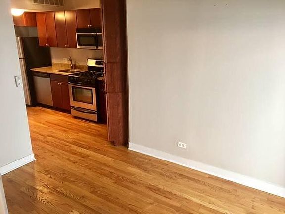 5th image of 2403 N Clybourn Ave #4