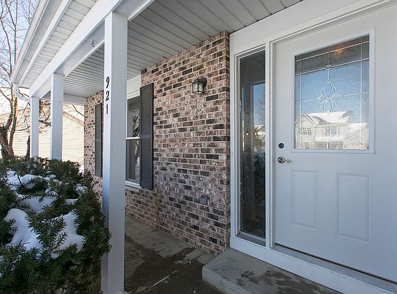2nd image of 921 McPhee Dr
