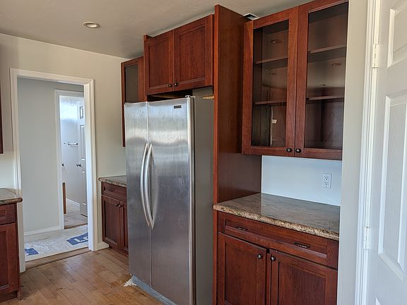 3rd image of 1642 Jeffrey Ave