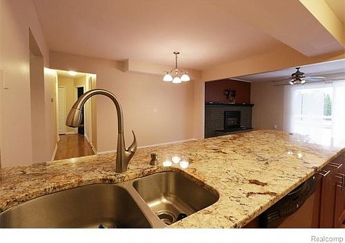 3rd image of 55165 Jackson Dr