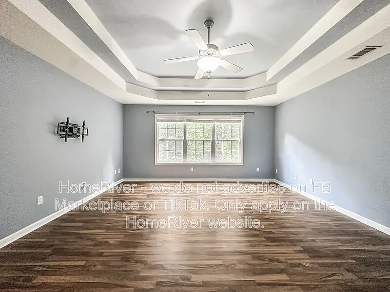 6 bed, 4.5 bath, 4432 sqft, $3,450 — Photo 3