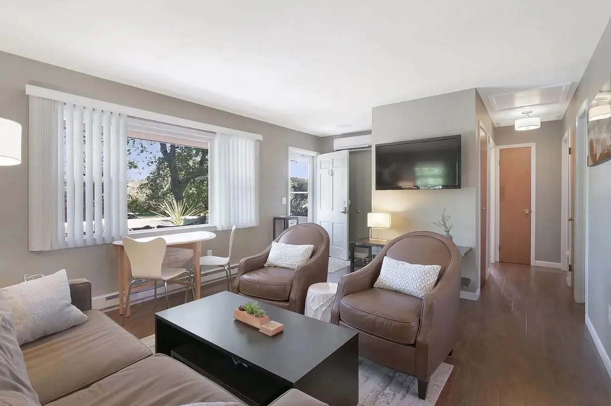 Discover the Perfect Beach Retreat in Montauk's Ditch Plains — Photo 2