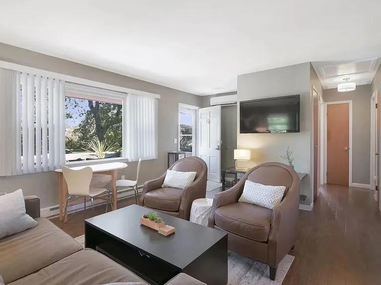 6 Hoyt Pl — Photo 2