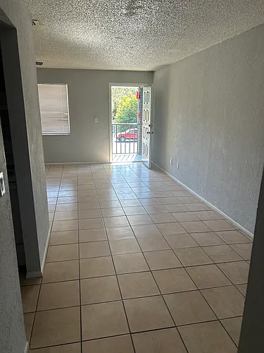 1132 Auburn St #201 Photo 1