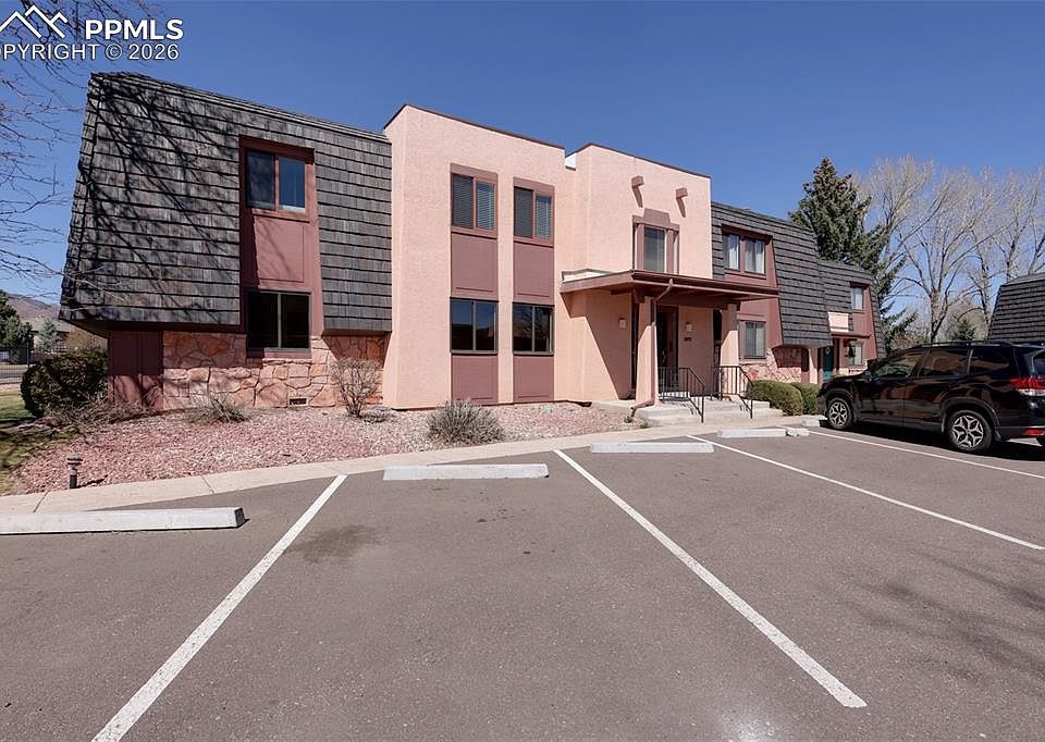 1st image of 2973 Mesa Rd APT A