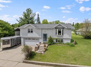 917 Wheelock Avenue, Hartford, WI 53027