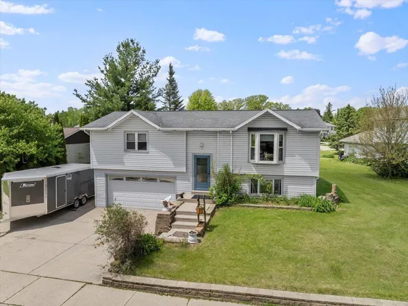 917 Wheelock Avenue, Hartford, WI 53027