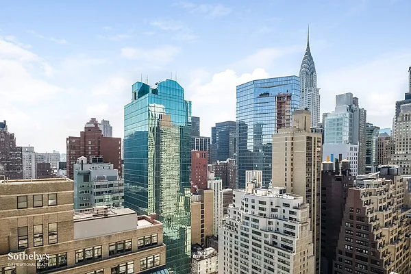 Sold by Sotheby's International Realty | media 25