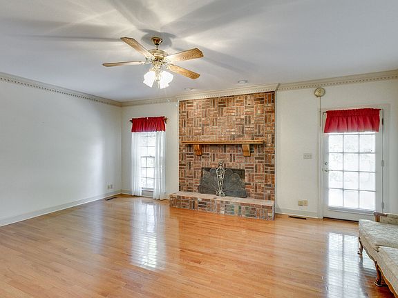 4th image of 429 Stonemeadow Rd