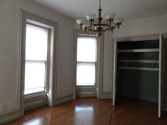 5th image of 300 Hawley Ave