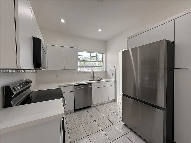 502 Madeira Ave #A — Photo 7