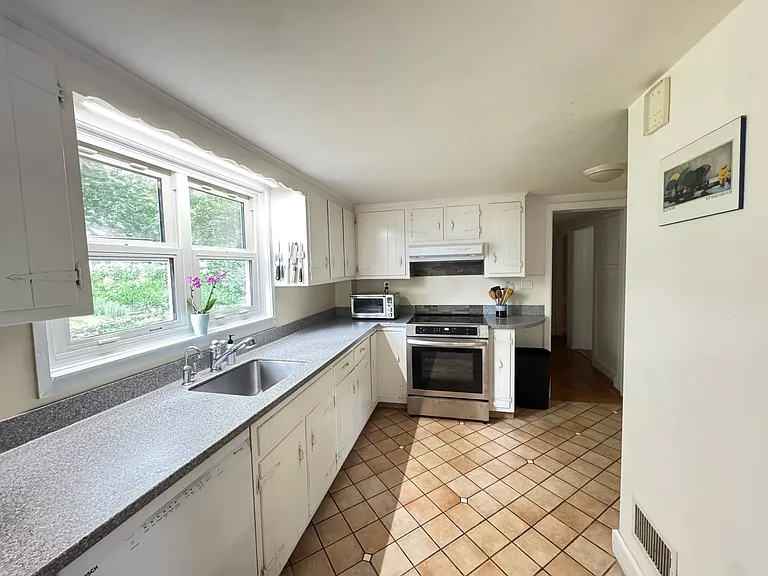 Kitchen (brand new induction stove!)