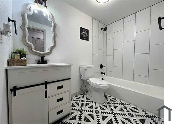 2 bed, 927 sqft, $1,775 — Photo 2