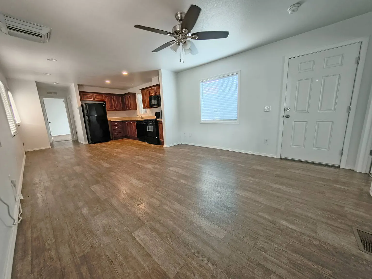 2 bed, 1.0 bath, 700 sqft, $1,295 — Photo 4