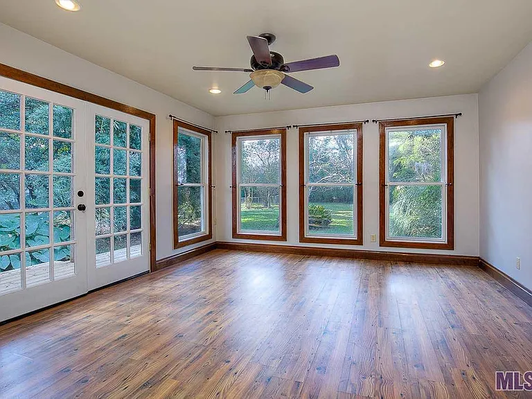 2265 Glasgow Ave — Photo 3
