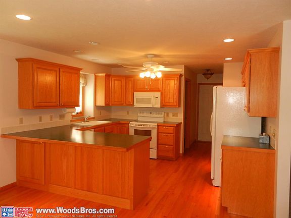 4th image of 9408 Benziger Dr
