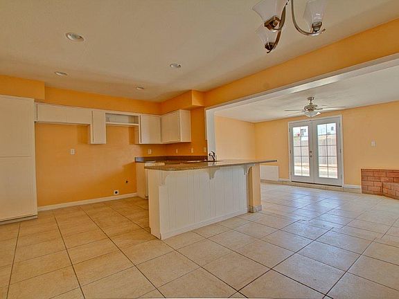 3rd image of 2028 W Dahlia Dr