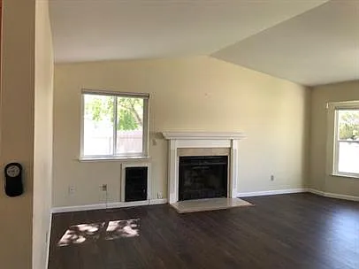 101 Woodlake Ct — Photo 3