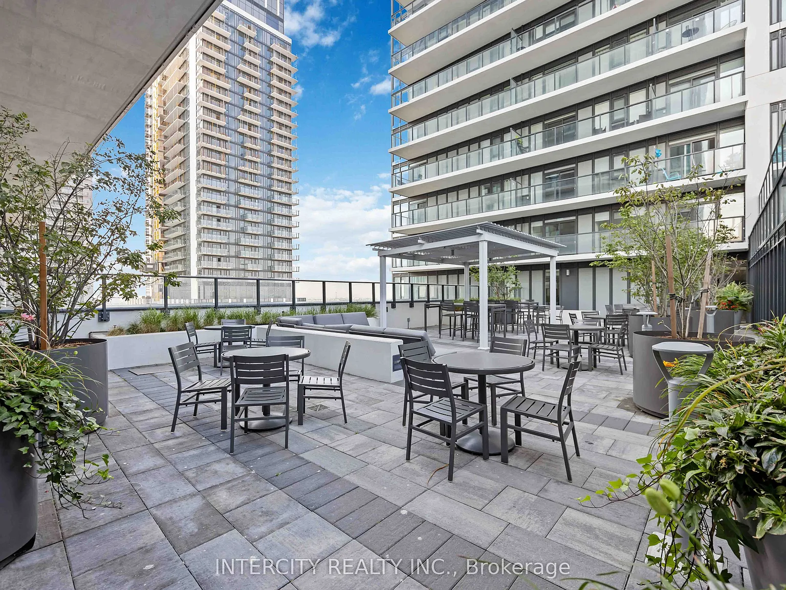 Charisma Condos — Photo 2
