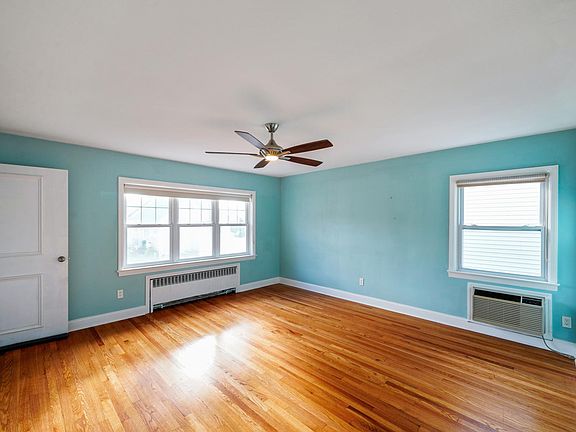 3rd image of 258 Eagle St Floor 1