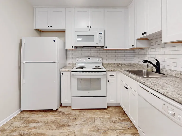 Modern fully applianced with custom designer Kitchen Cabinets