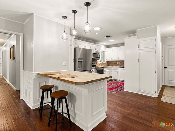 4th image of 922 Twin Oaks Dr