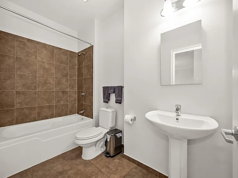 2326 W Giddings Ave #302 — Photo 10