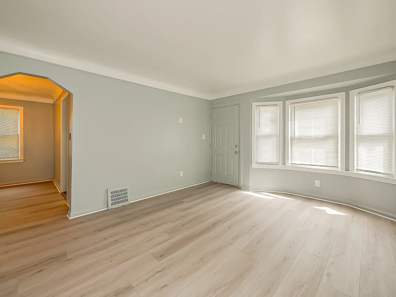 4 bed, 1277 sqft, $1,400 — Photo 3