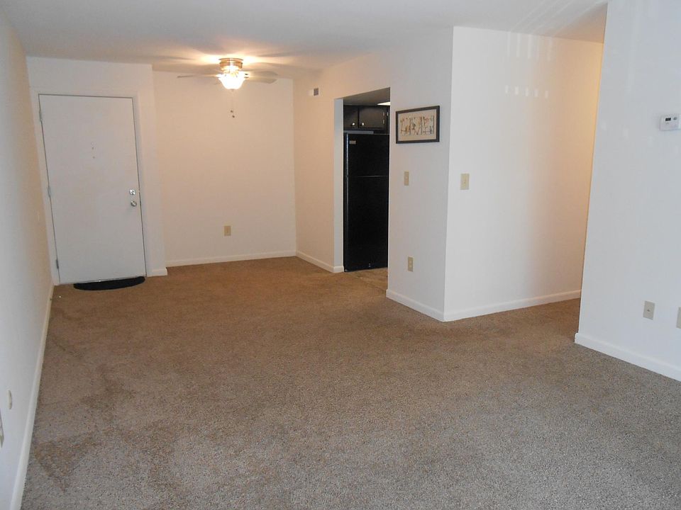 1st image of 4938 Maplecreek Dr APT B