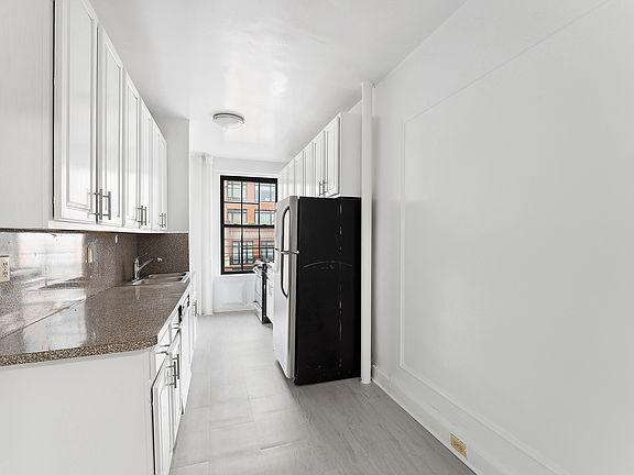 5th image of 175 W 76th St #10B