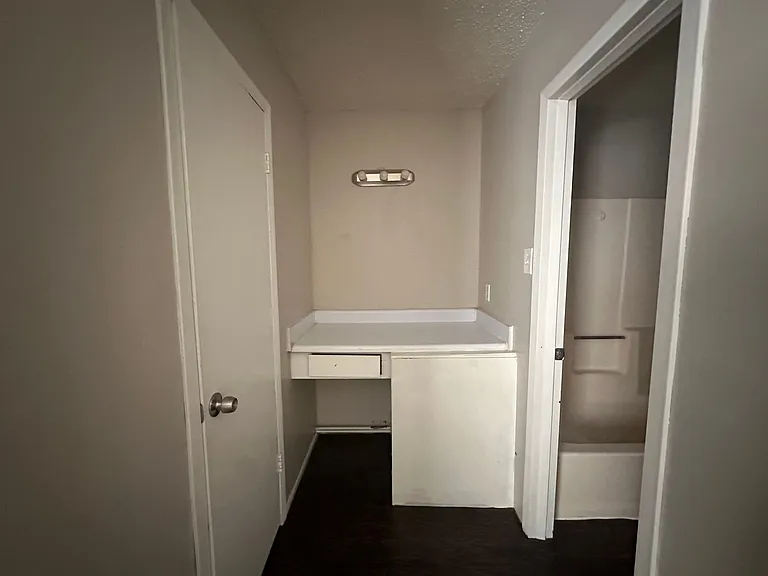 400 Johnson Dr — Photo 8