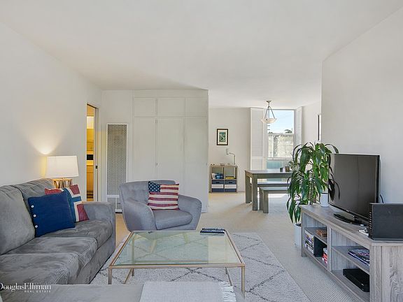 3rd image of 2311 4th St APT 309